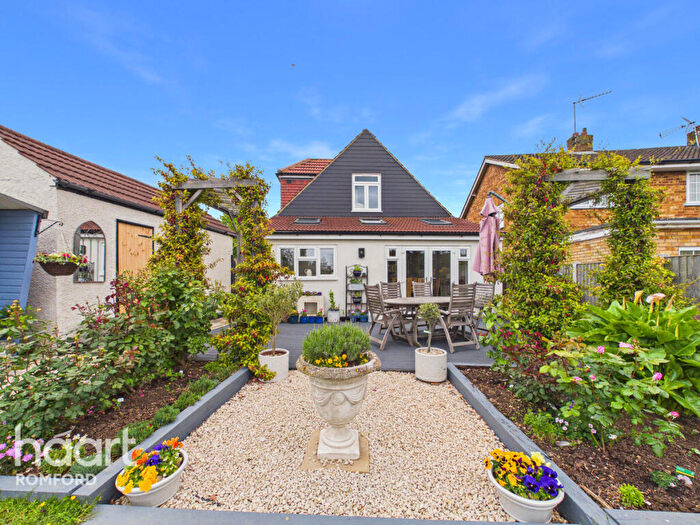 3 Bedroom Detached House For Sale In Clockhouse Lane, Romford, RM5