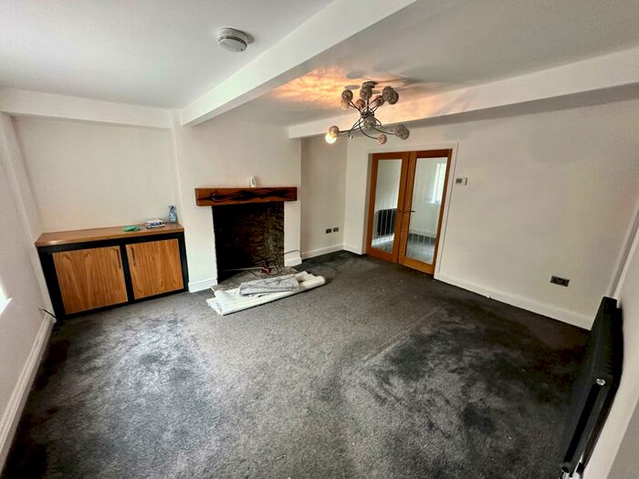 3 Bedroom Terraced House To Rent In Back Stone Hall Road, Bradford, BD2