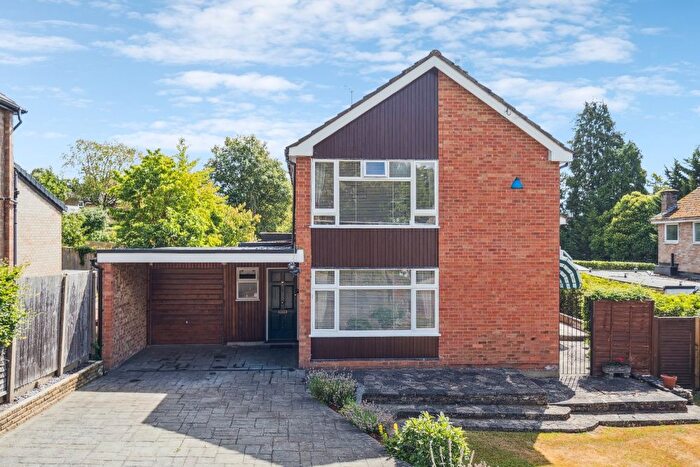 4 Bedroom Detached House For Sale In Blackpond Lane, Farnham Royal, SL2