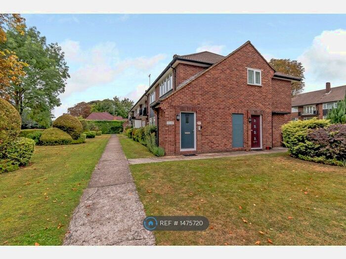 3 Bedroom Maisonette To Rent In Nascot Wood, Watford, WD17