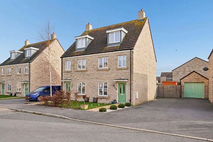 3 Bedroom Semi-Detached House For Sale In Collett Drive, Bampton, OX18