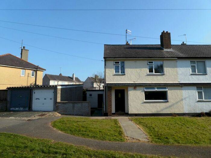 3 Bedroom Semi-Detached House For Sale In Maeshyfryd Road, Llangefni, LL77