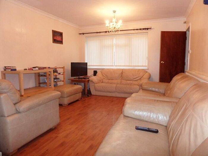 7 Bedroom Semi Detached House To Rent In Ingham Grove, Nottingham, NG7