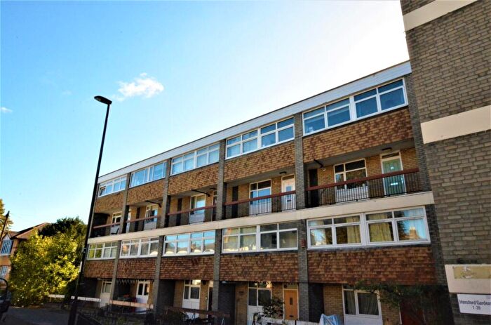 3 Bedroom Maisonette To Rent In Hensford Gardens London, SE26