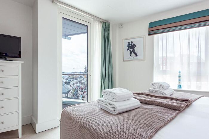 3 Bedroom Apartment For Sale In The Quay, Poole, BH15