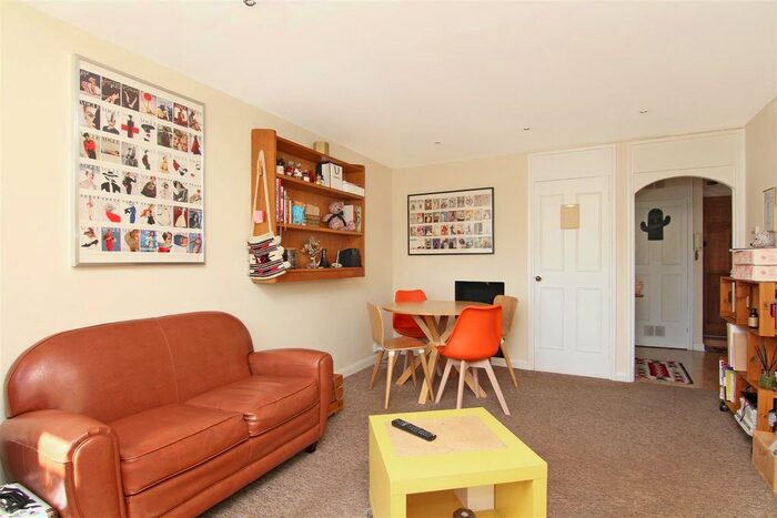1 Bedroom Flat To Rent In Gay Street, London, SW15