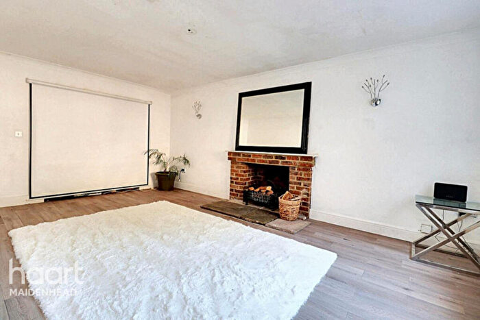 4 Bedroom Detached House For Sale In Heathermount, Bracknell, RG12