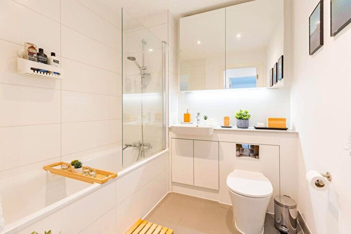 2 Bedroom Flat To Rent In Vespucci Court, , Limehouse, London, E14