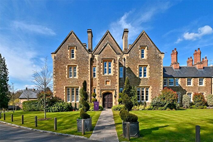 2 Bedroom Flat For Sale In Besselsleigh, Abingdon, Oxfordshire, OX13