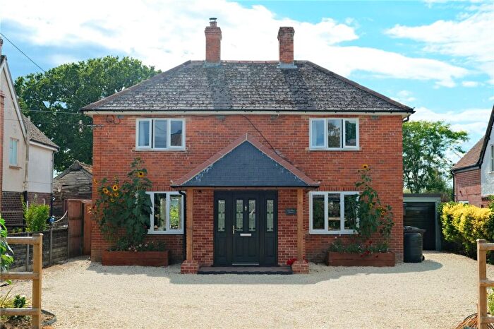 4 Bedroom Detached House For Sale In Baughurst Road, Baughurst, Tadley, Hampshire, RG26