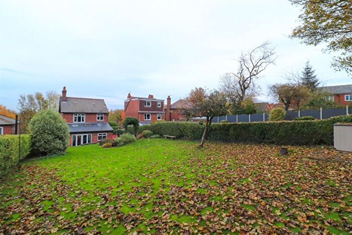 3 Bedroom Detached House For Sale In Pontefract Road, Knottingley, WF11