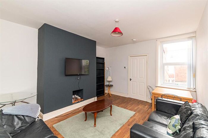 3 Bedroom Flat To Rent In King John Terrace, Heaton, Newcastle Upon Tyne, NE6
