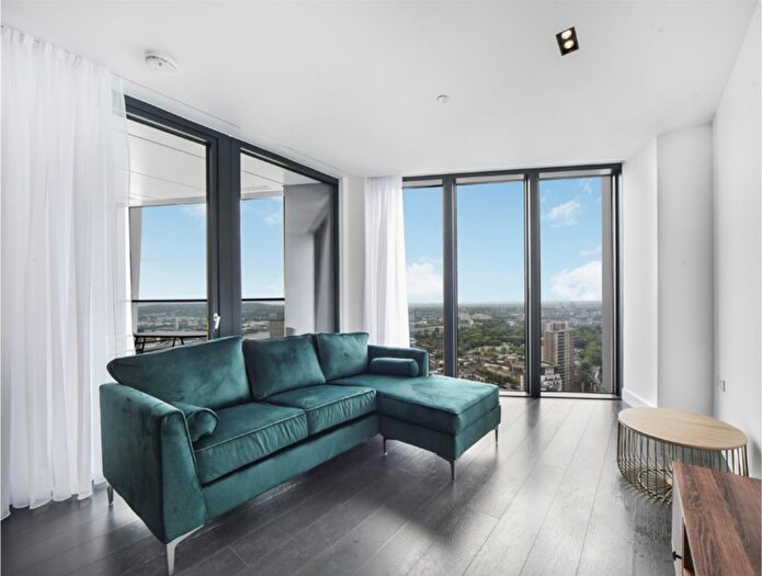 2 Bedroom Apartment To Rent In Marsh Wall, Canary Wharf, London, E14