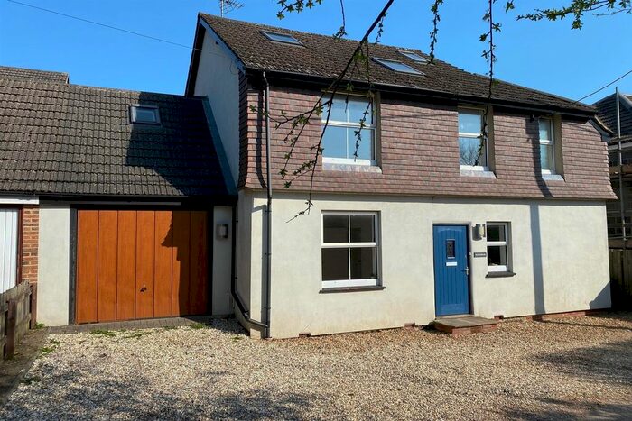 4 Bedroom Link Detached House For Sale In Covers Lane, Haslemere, GU27