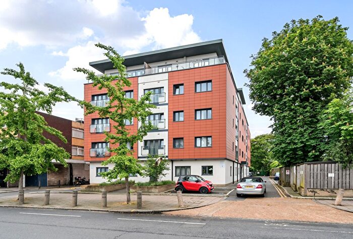 1 Bedroom Flat For Sale In London Road, Mitcham, CR4