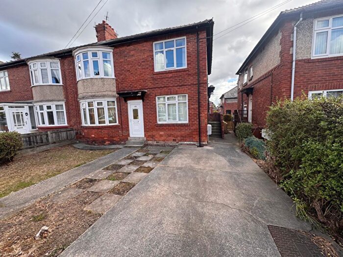 2 Bedroom Flat For Sale In Ferndene Grove, High Heaton, NE7
