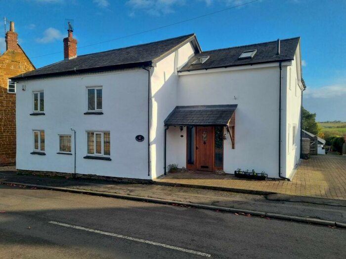 4 Bedroom Detached House For Sale In High Street, Ravensthorpe, Northampton, NN6
