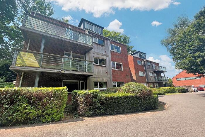 2 Bedroom Flat For Sale In Chandlers Ford, SO53