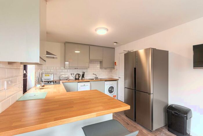 4 Bedroom Flat To Rent In West Bryson Road Edinburgh United Kingdom, EH11