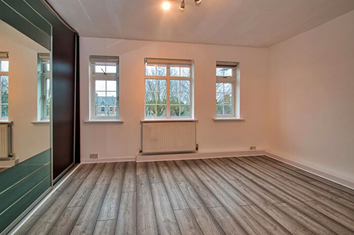 4 Bedroom Flat To Rent In Lower Clapton Road, London, E5
