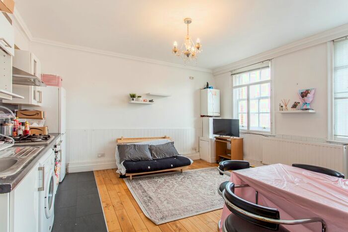 2 Bedroom Flat To Rent In Charrington House, Cephas Avenue, Stepney, London, E1