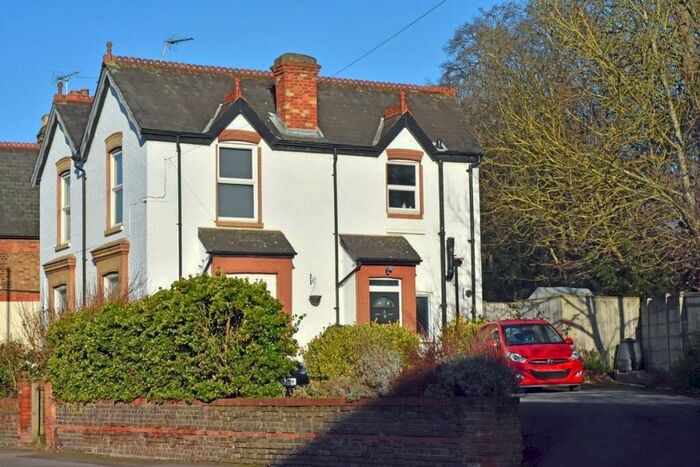 2 Bedroom Maisonette To Rent In Grenfell Road, Maidenhead, Berkshire, SL6