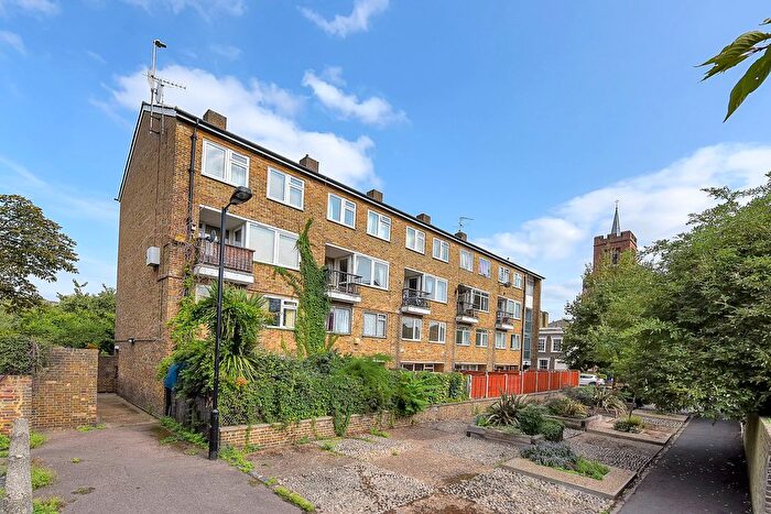 4 Bedroom Maisonette To Rent In Churchward House, Kennington, SE17