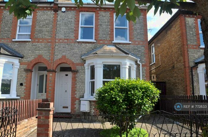 3 Bedroom Semi-Detached House To Rent In Wyndham Road, Kingston Upon Thames, KT2