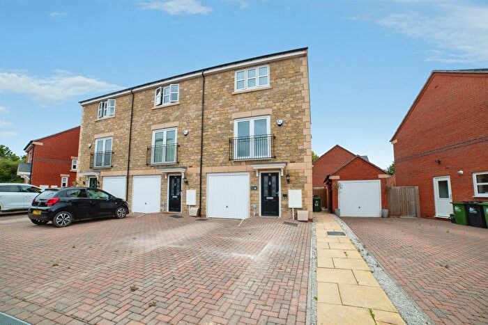 3 Bedroom Property For Sale In Aumonier Way, Alfreton, DE55