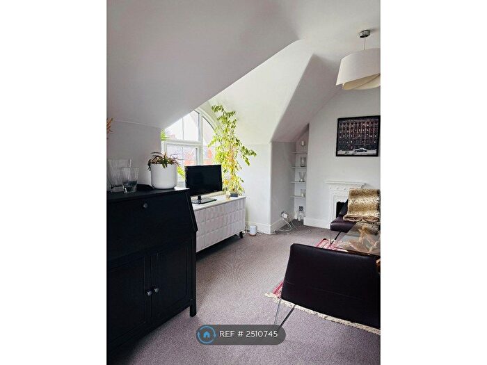 1 Bedroom Flat To Rent In Evell Road, London, KT6