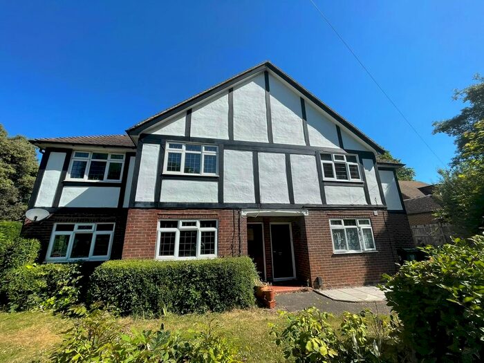 2 Bedroom Flat To Rent In West Hill, Epsom, KT19