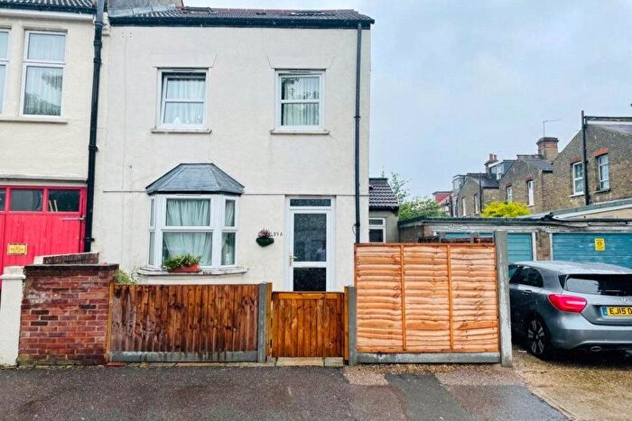 2 Bedroom Detached House To Rent In Russell Road, Walthamstow, E17