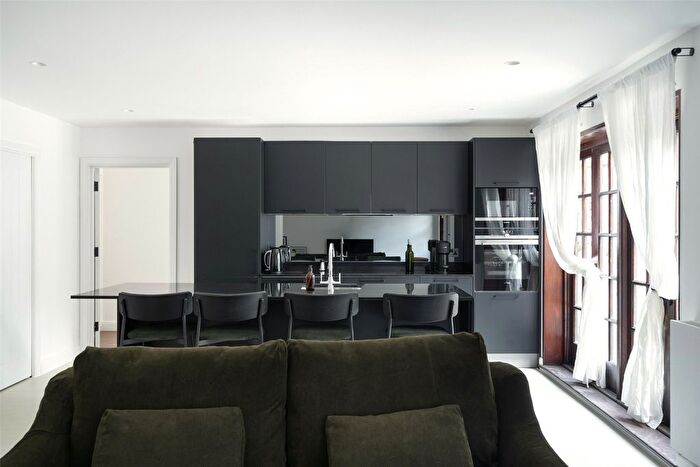 3 Bedroom Flat To Rent In Macroom Road, London, W9