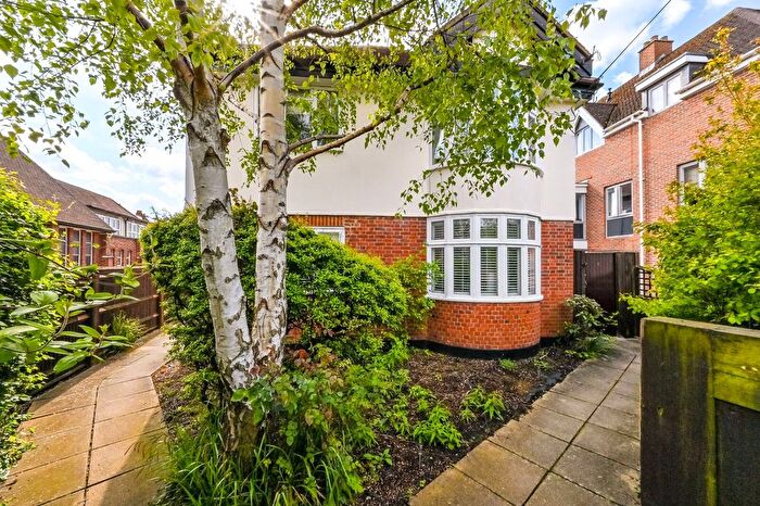 Studio To Rent In Balaclava Road, Surbiton, KT6