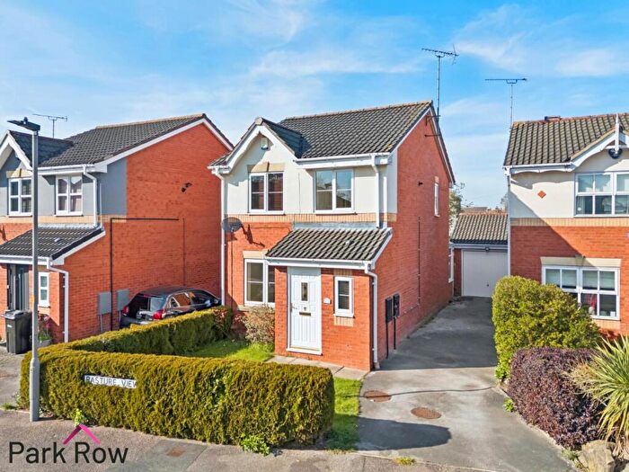 3 Bedroom Detached House For Sale In Pasture View, Sherburn In Elmet, Leeds, LS25