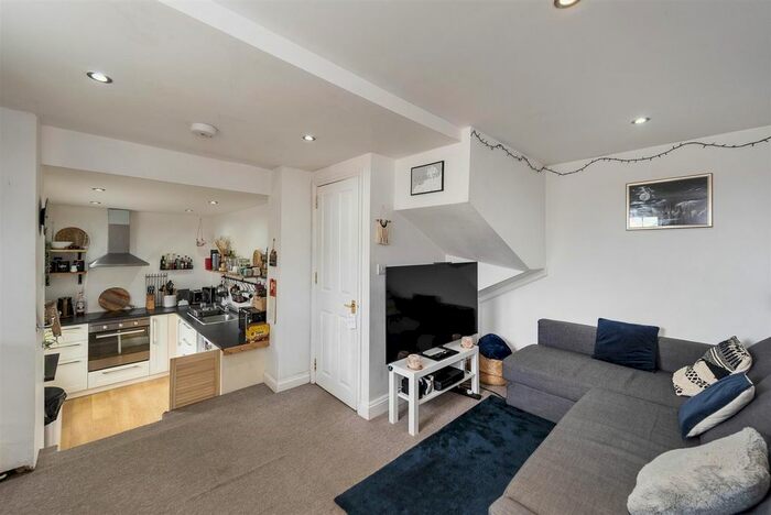 2 Bedroom Maisonette To Rent In Mercer Street, Tunbridge Wells, TN1