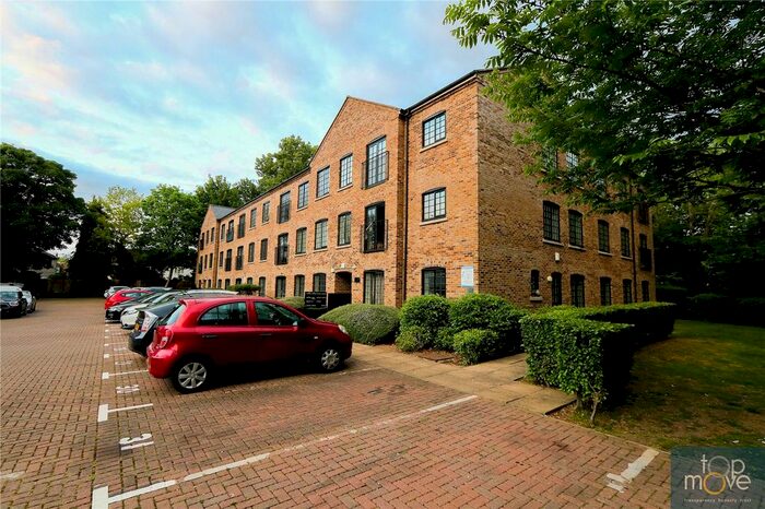 Studio To Rent In London Road, Mitcham, CR4