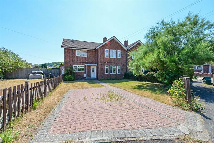 2 Bedroom Maisonette For Sale In Woodlands Road, Ditton, ME20