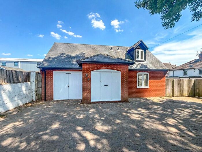 2 Bedroom Detached House For Sale In Cameron Road, Christchurch, Dorset, BH23