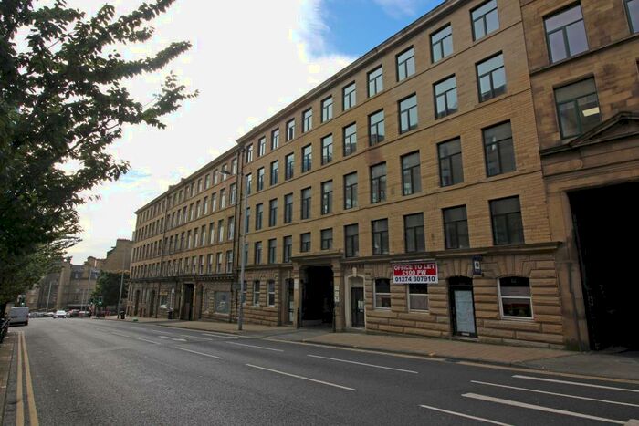 Studio To Rent In Hennymoor House, - Manor Row, Bradford, BD1