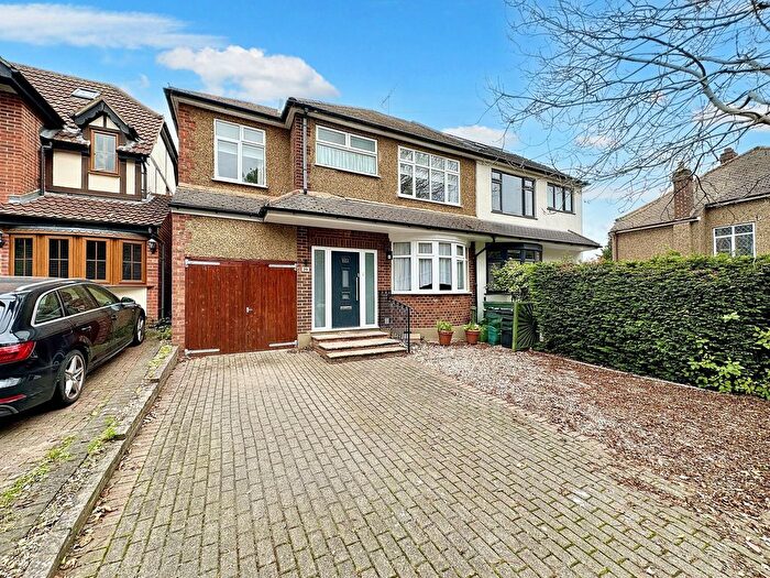 4 Bedroom Semi-detached House For Sale In Kennel Lane, Billericay, CM11