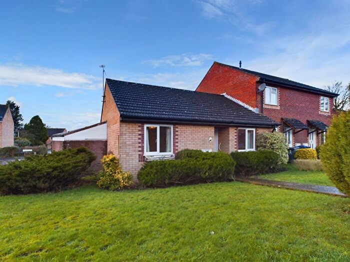 2 Bedroom Bungalow For Sale In Hewlett Close, Chippenham, SN15