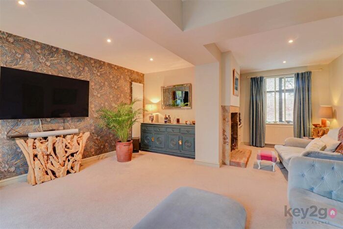 3 Bedroom Cottage For Sale In West Street, Dronfield, S18