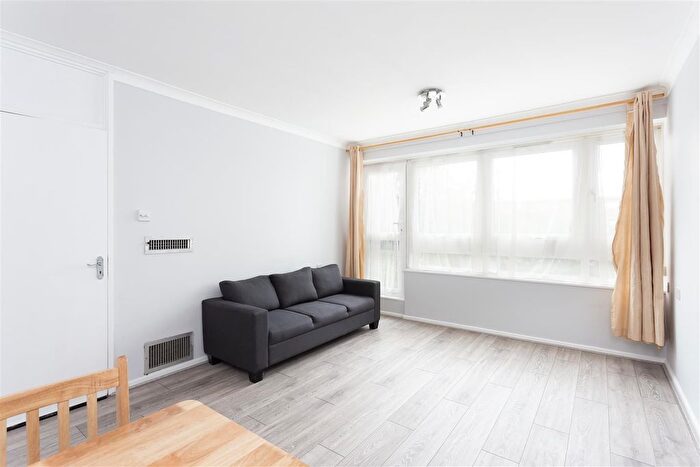 1 Bedroom Flat To Rent In Bloemfontein Road, London, W12