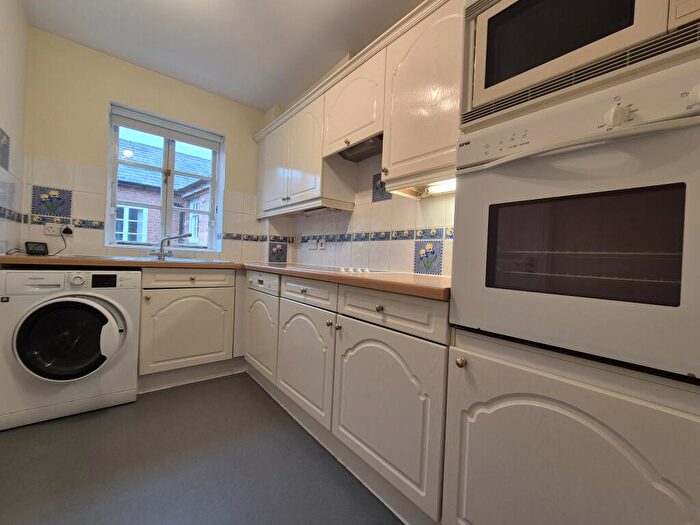 1 Bedroom Flat To Rent In Market Street, Warwick, CV34