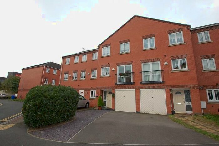 4 Bedroom House To Rent In Grants Yard, Burton Upon Trent, Staffordshire, DE14