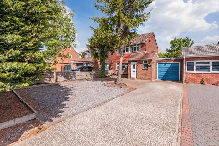 3 Bedroom Semi Detached House For Sale In Parlaunt Road, Langley, SL3