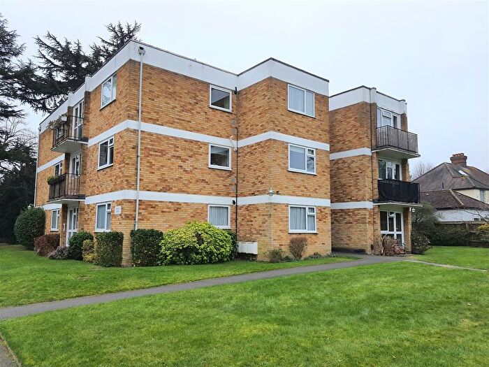 2 Bedroom Property For Sale In Village Road, Enfield, EN1