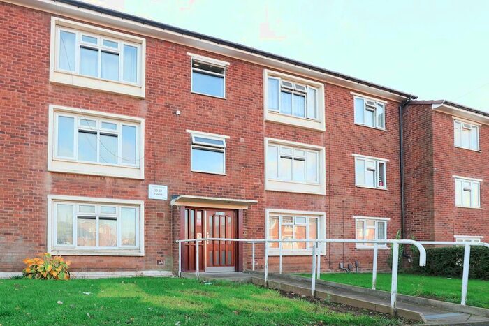 2 Bedroom Flat To Rent In Sussex Avenue, Walsall, WS9