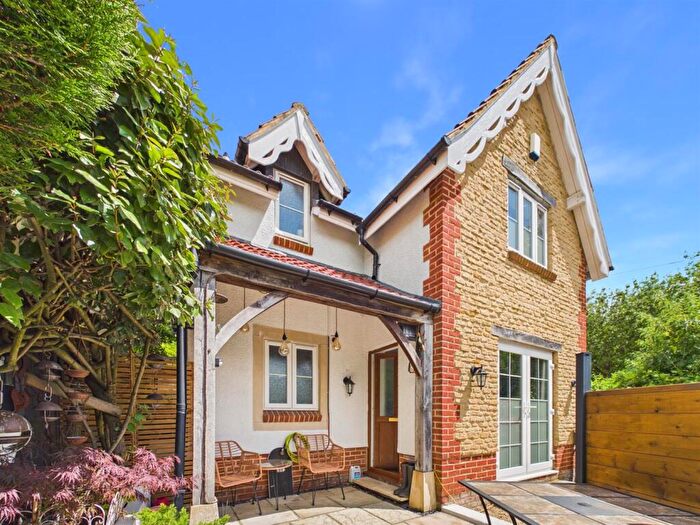 4 Bedroom Detached House For Sale In Lowden, Chippenham, SN15